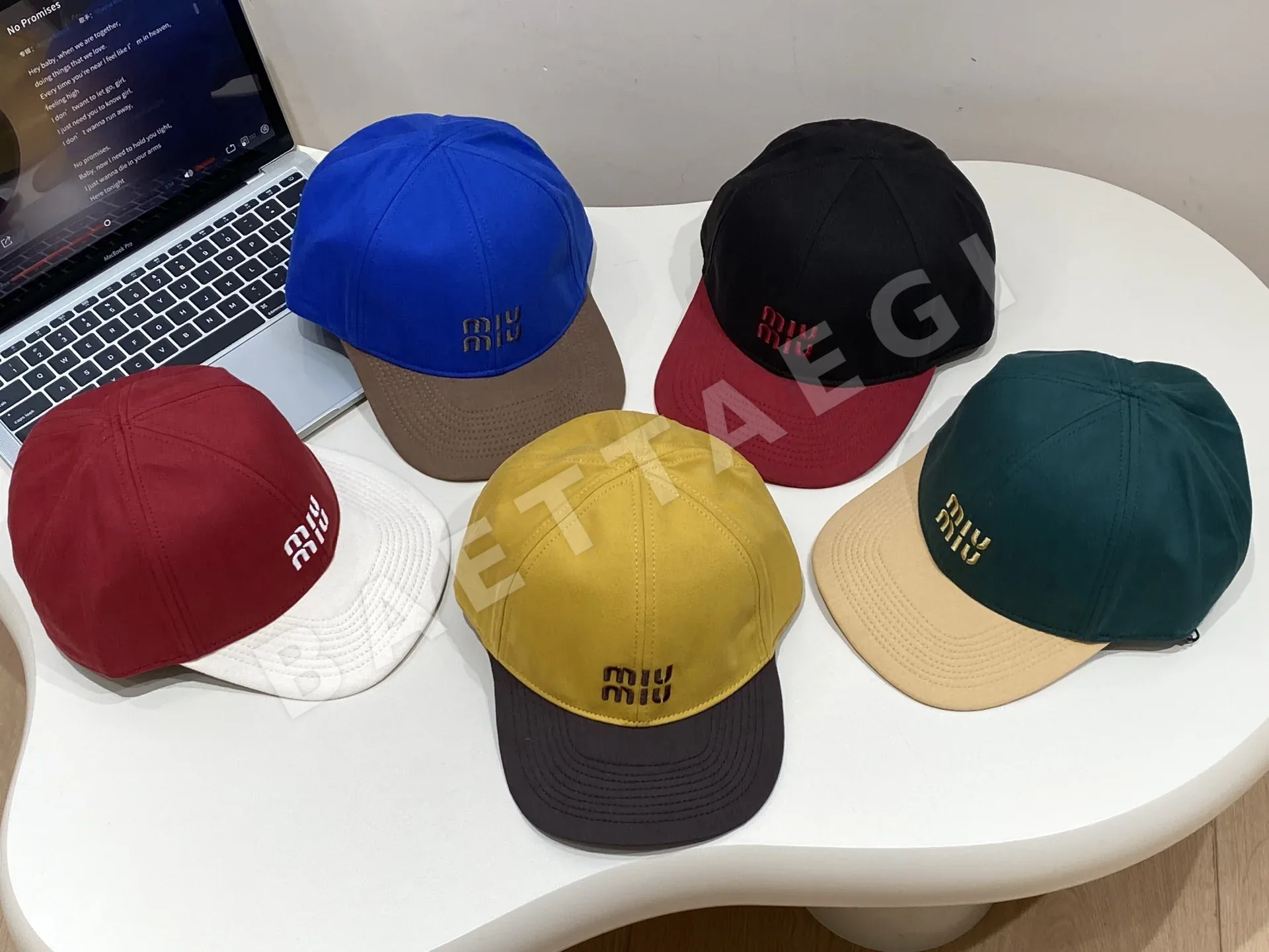 미우미우 컬러 블록 베이스볼 캡 81440