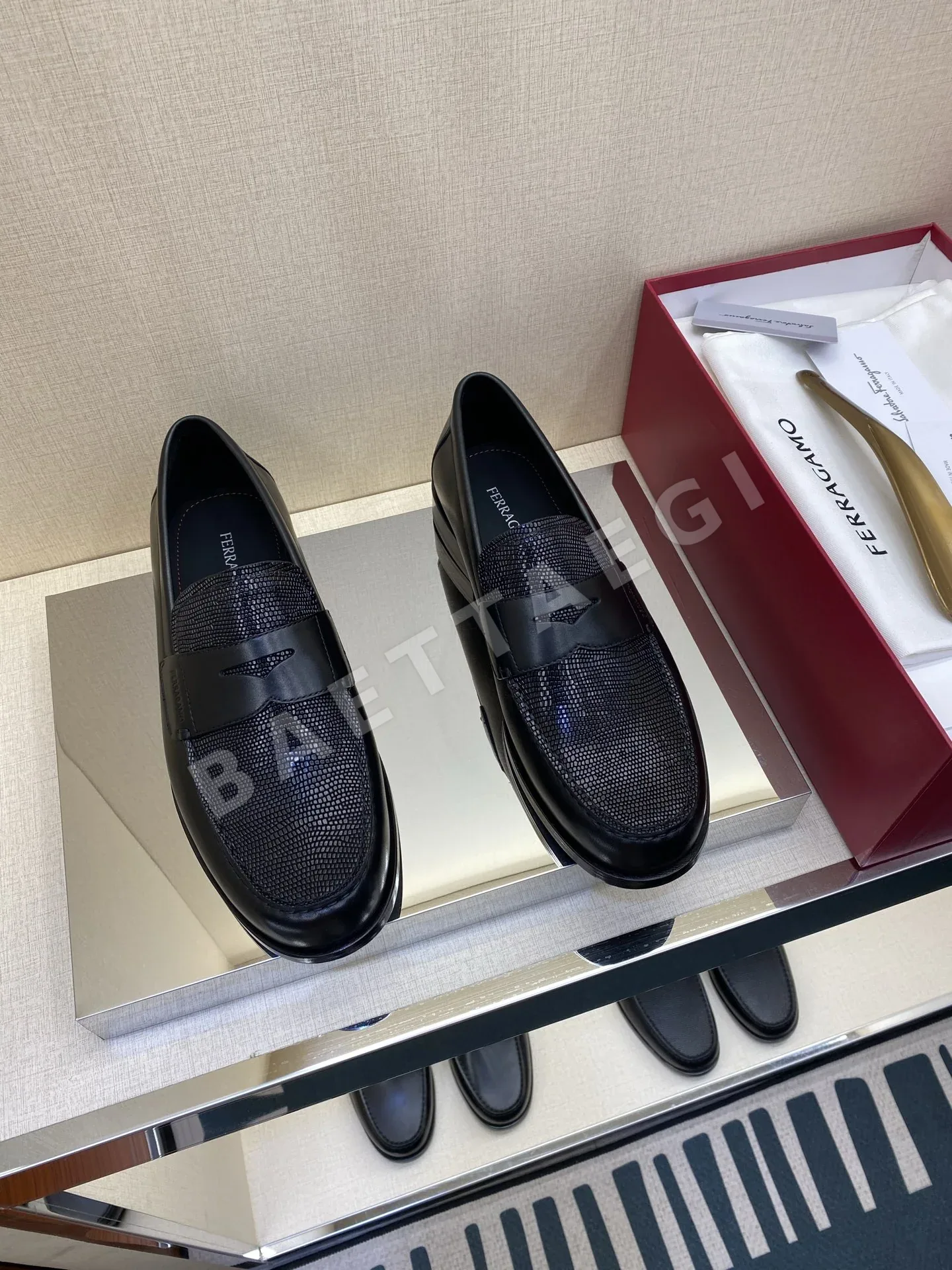 페레가모 로퍼 가죽 미니멀 캣츠 아이 로고 170069
