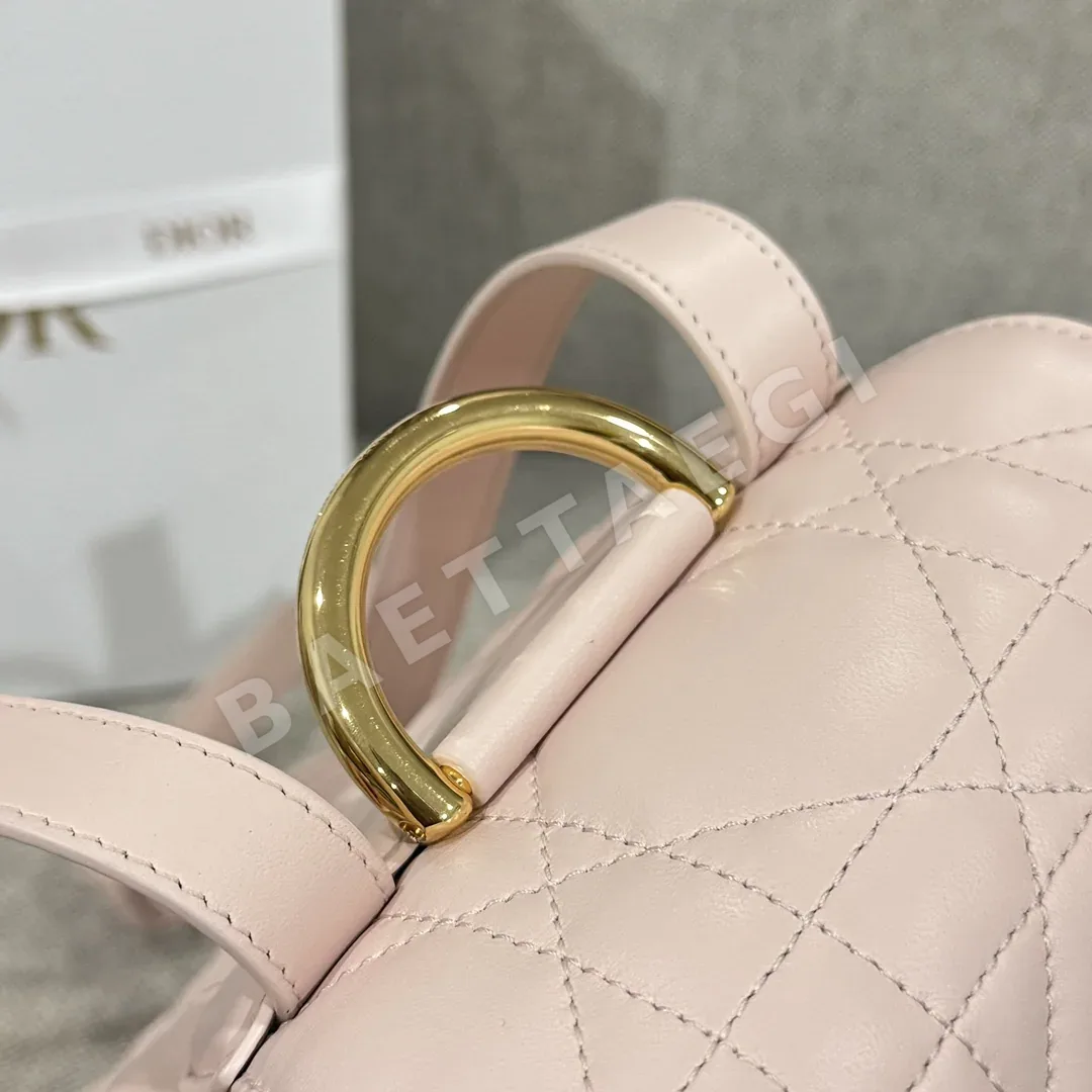 디올 핑크 램스킨 백팩 상세 이미지 4