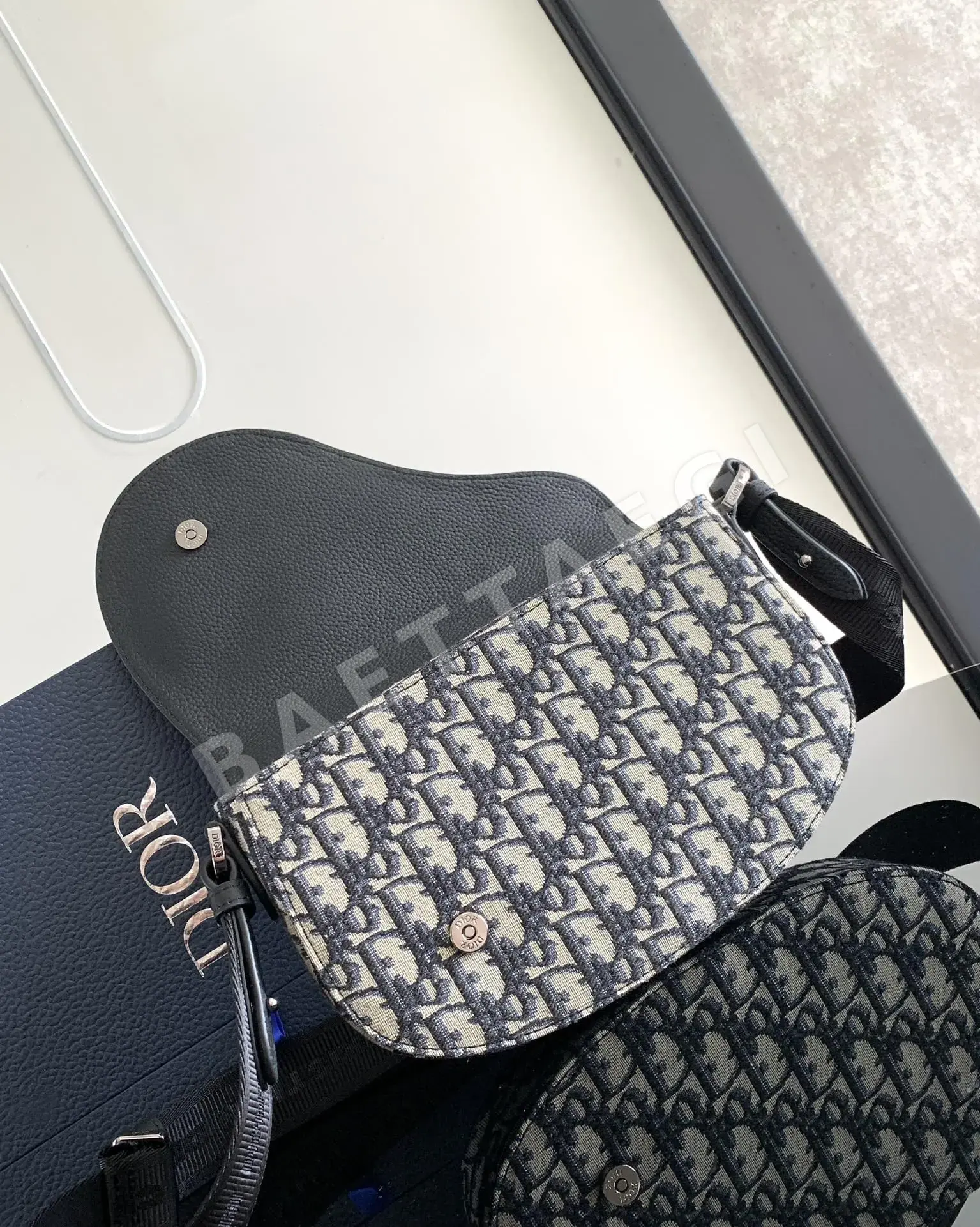 디올 새들 메신저 가방 상세 이미지 7