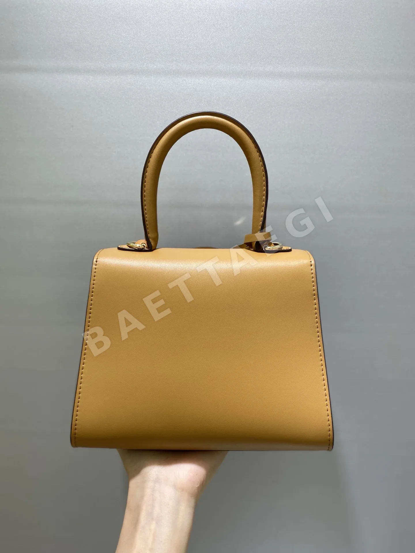 델보 브릴리언트 램스킨 숄더백 상세 이미지 3