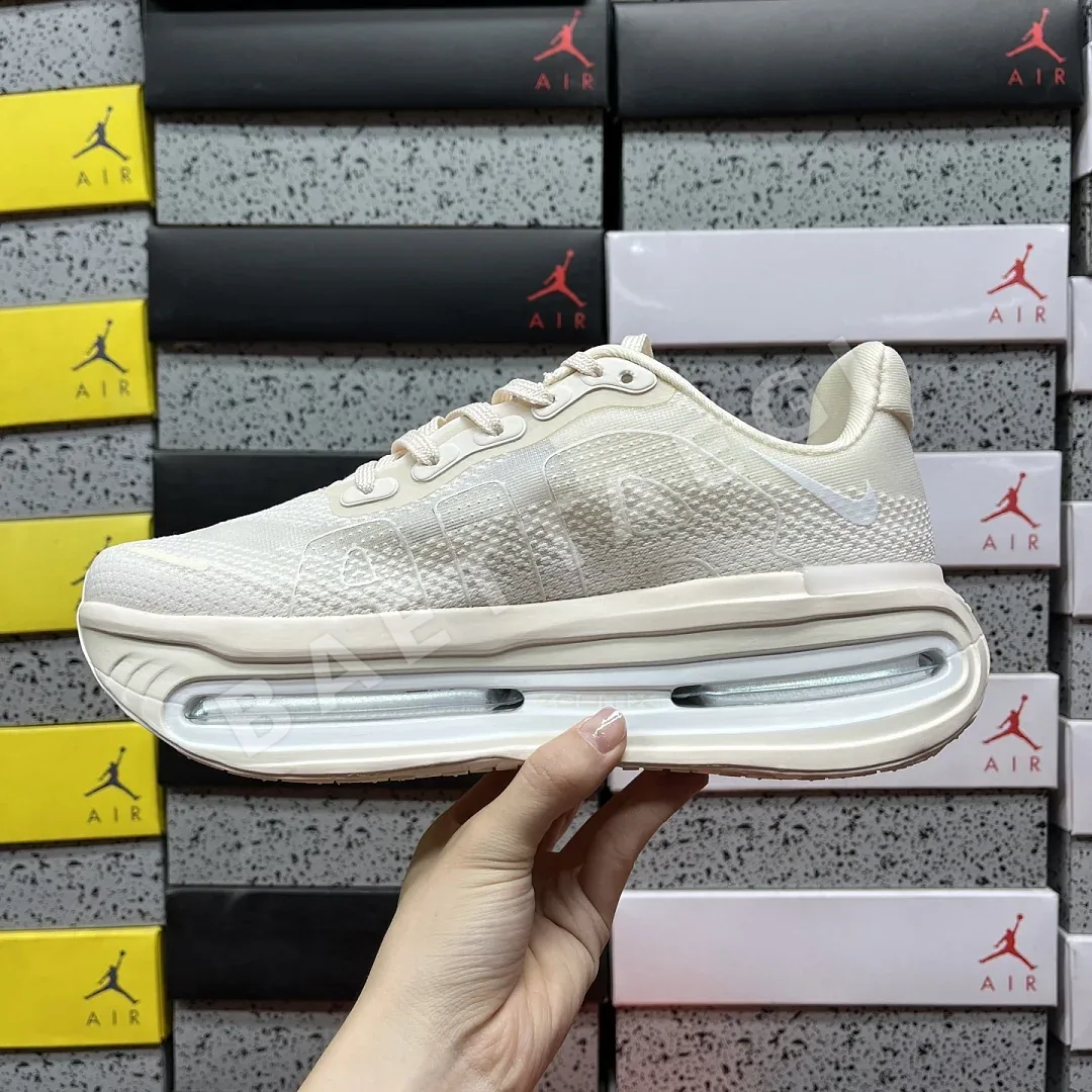 나이키 [CG] 보메로 프리미엄 IQ8102-100 202000 Nike Vomero Premium Chalk 상세 이미지 7