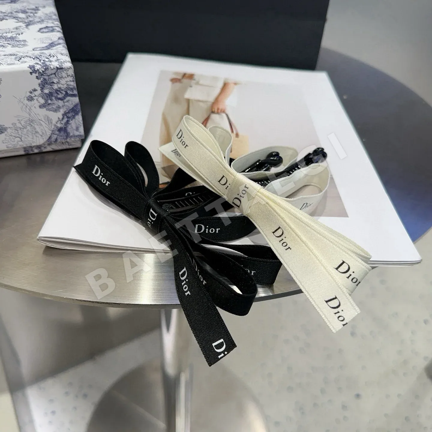 디올 CD 헤어 클립 상세 이미지 3