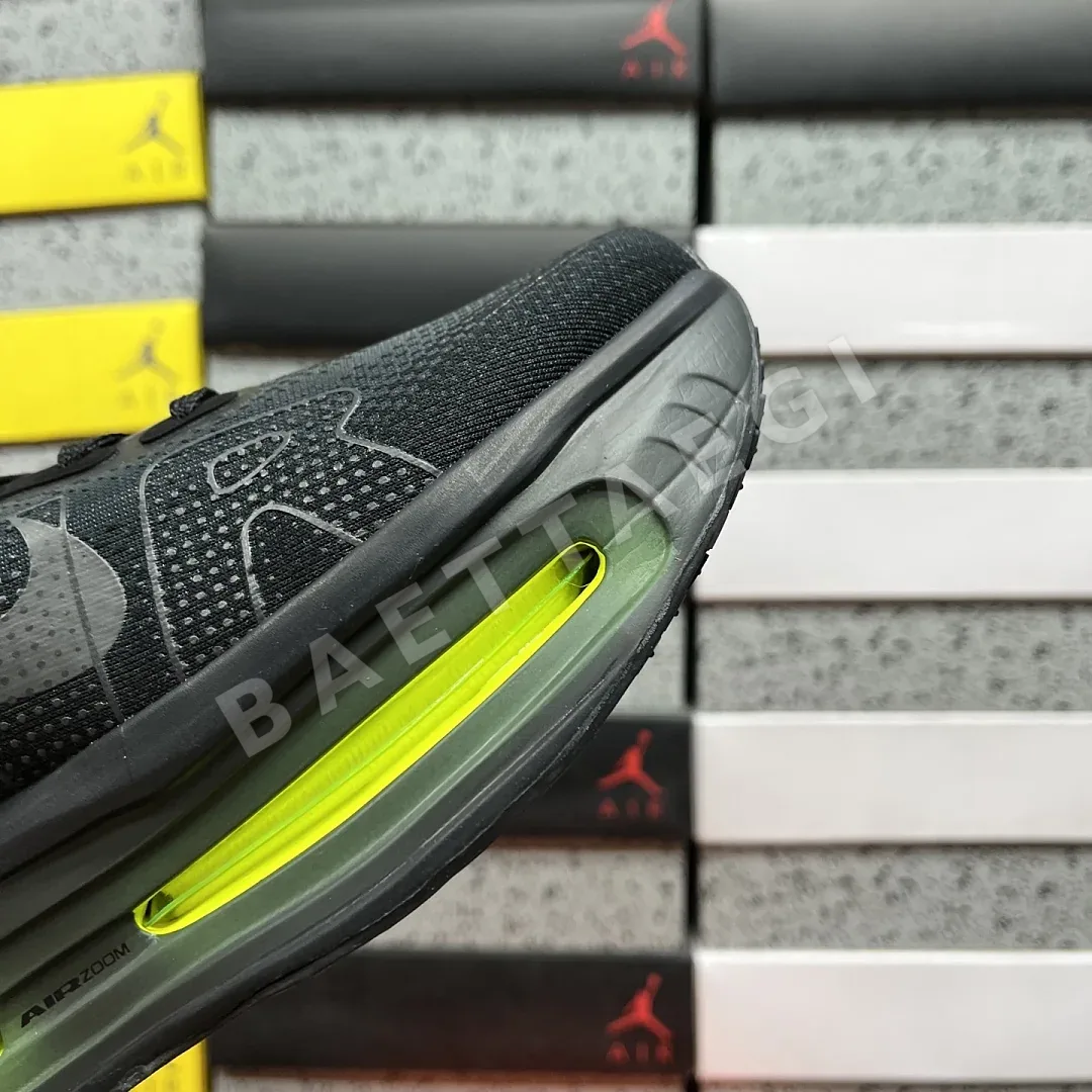나이키 [CG] 보메로 프리미엄 HQ2050-001 201987 Nike Vomero Premium Black Volt 상세 이미지 4