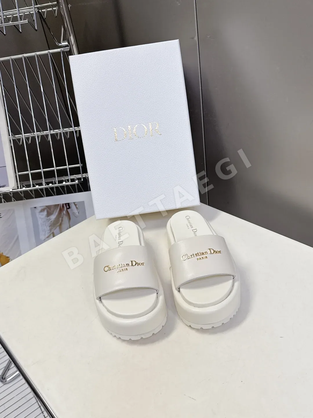 디올 플랫폼 샌들 98713