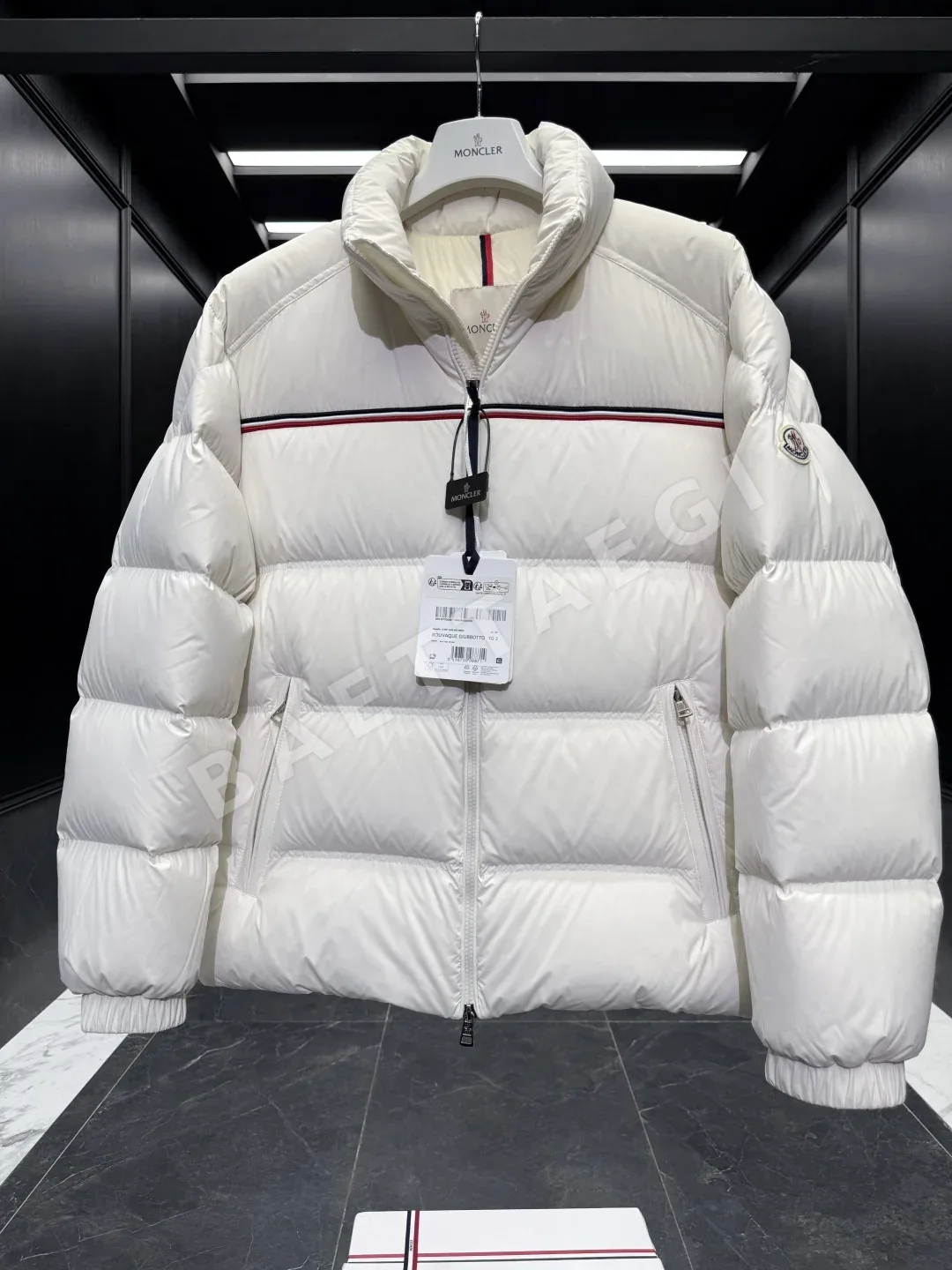 몽클레르 부바크(Moncler Bouvaque) 남성 숏 패딩 재킷 상세 이미지 5