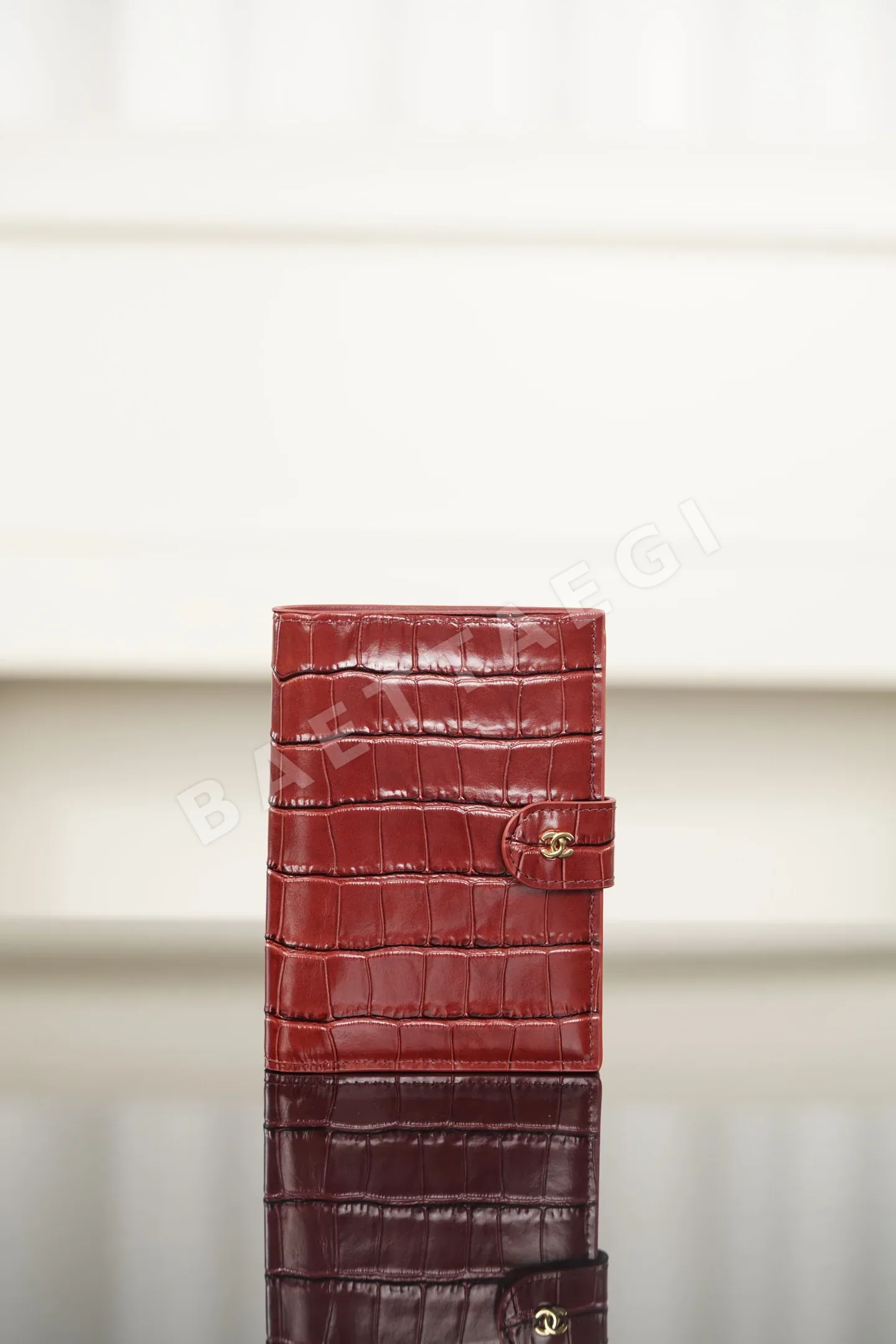 샤넬 크로코다일 패턴 여권 지갑 181729