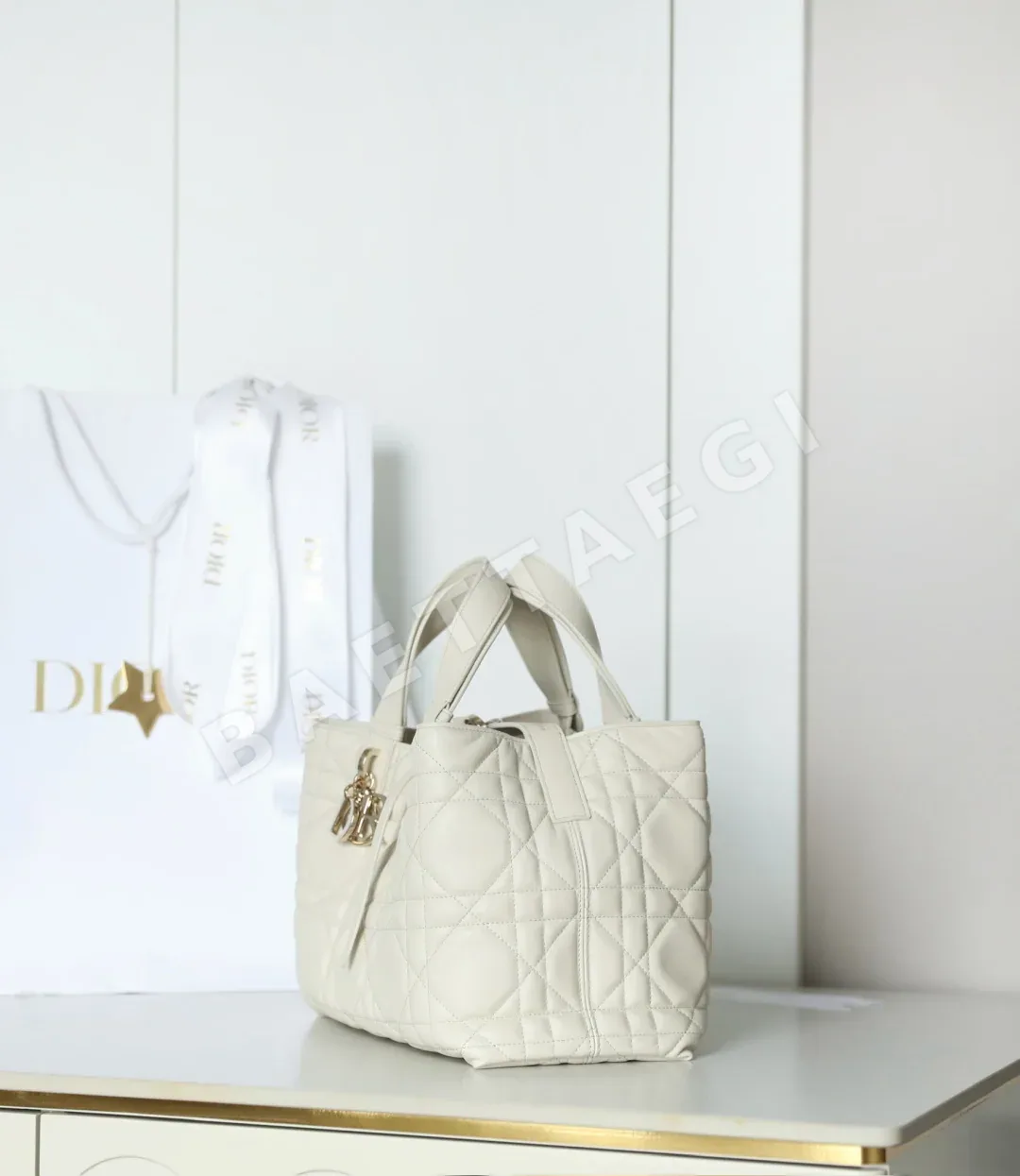 디올 중형 가죽 토트백 상세 이미지 5