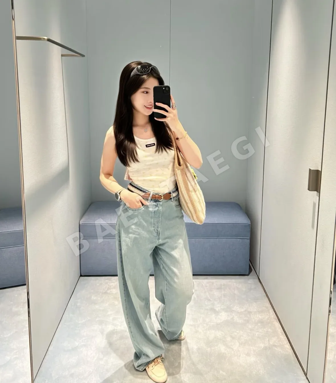 미우미우 플라워 레이스 트리밍 나시 탑 상세 이미지 2