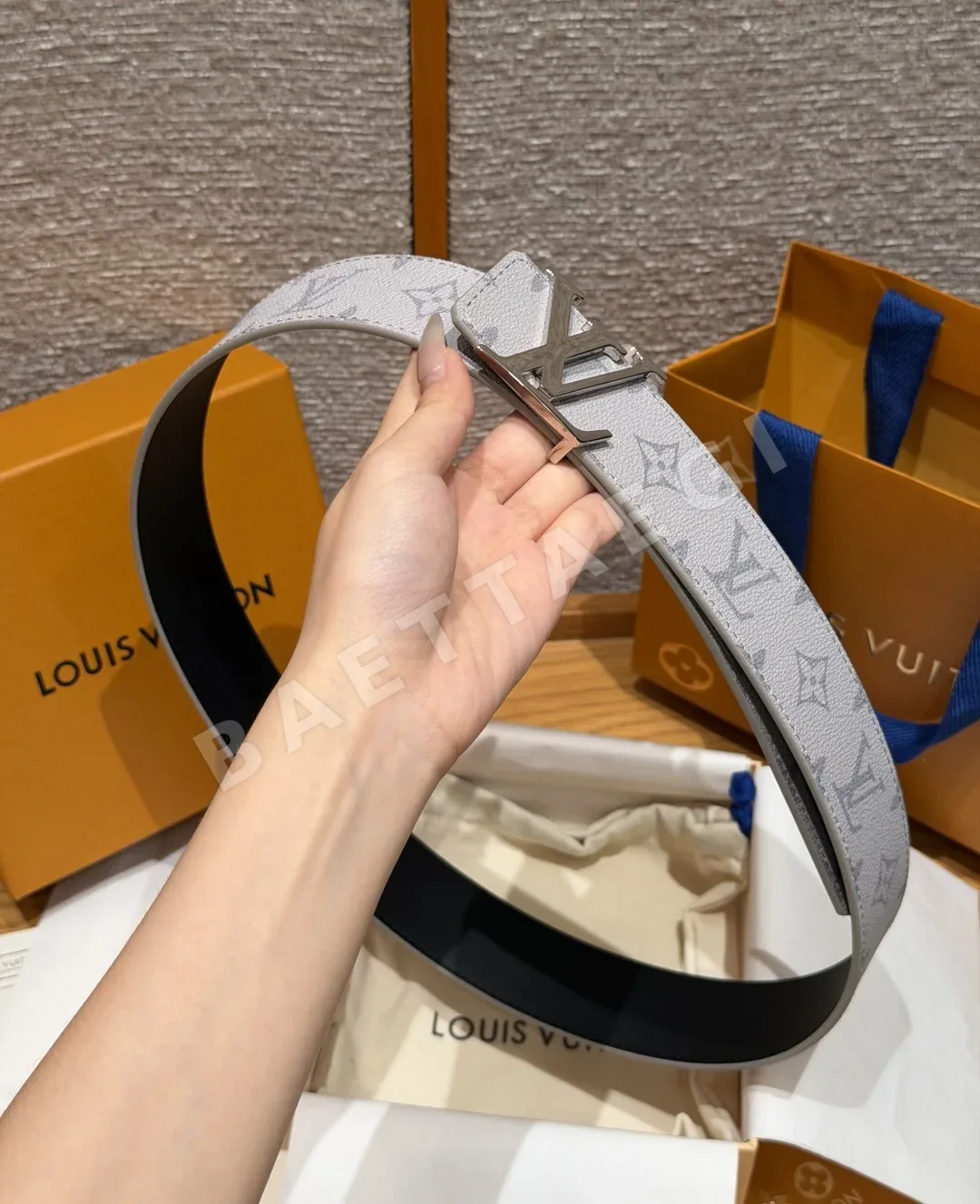 루이비통 이니셜 메탈 버클 40mm 리버시블 벨트 상세 이미지 3