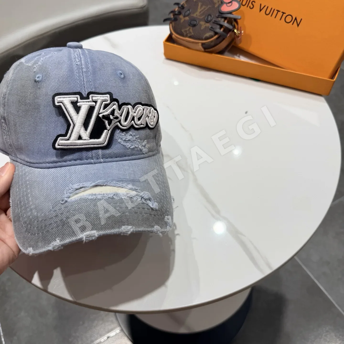 루이비통 LV 손상 가공 베이스볼캡 상세 이미지 6