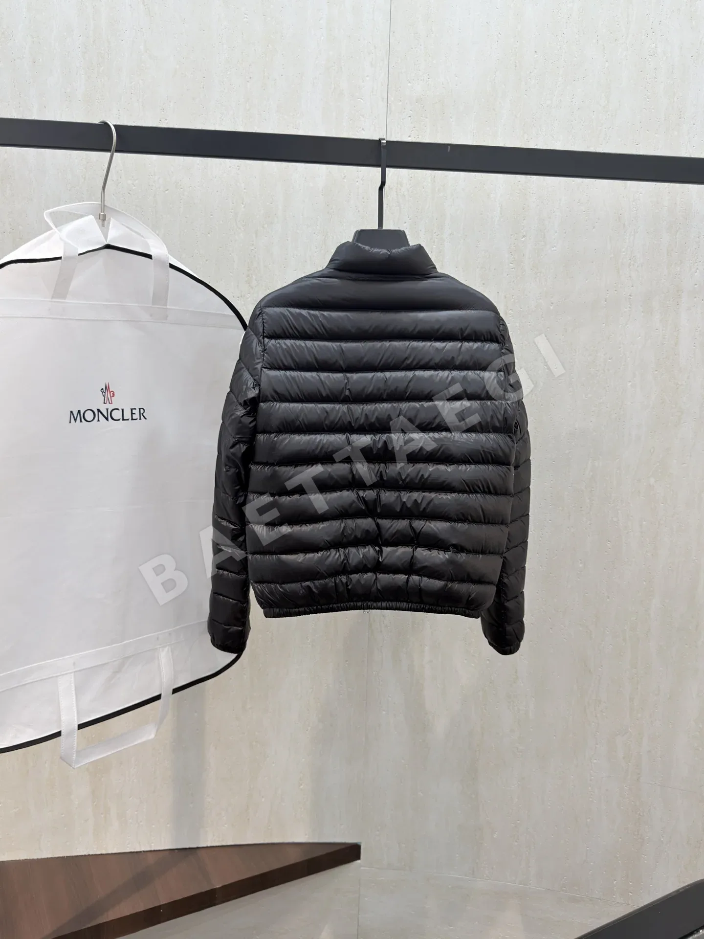 몽클레르 랜스 쇼트 다운 재킷 상세 이미지 8
