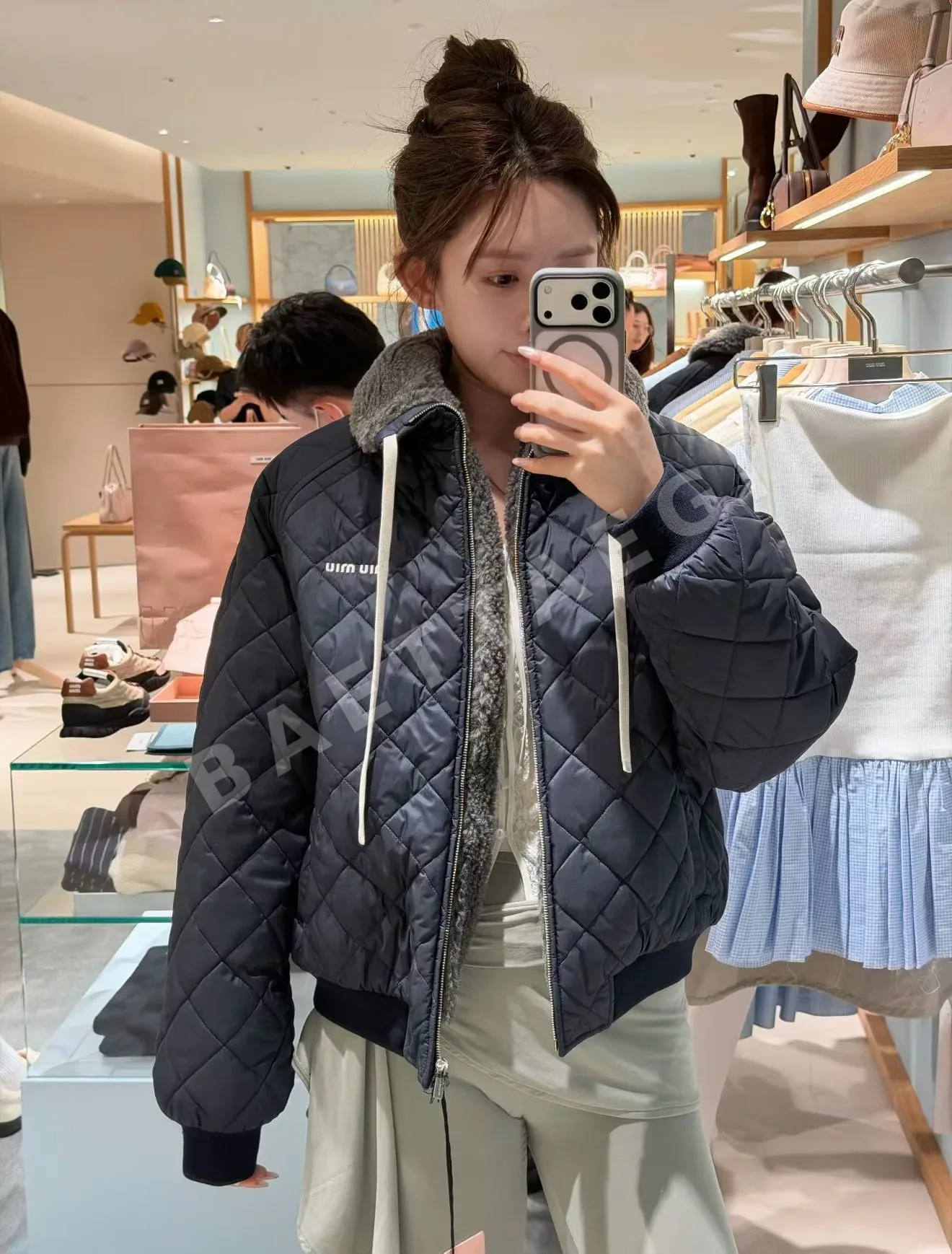 미우미우 다이아몬드 패턴 램 울 카라 자켓 상세 이미지 4