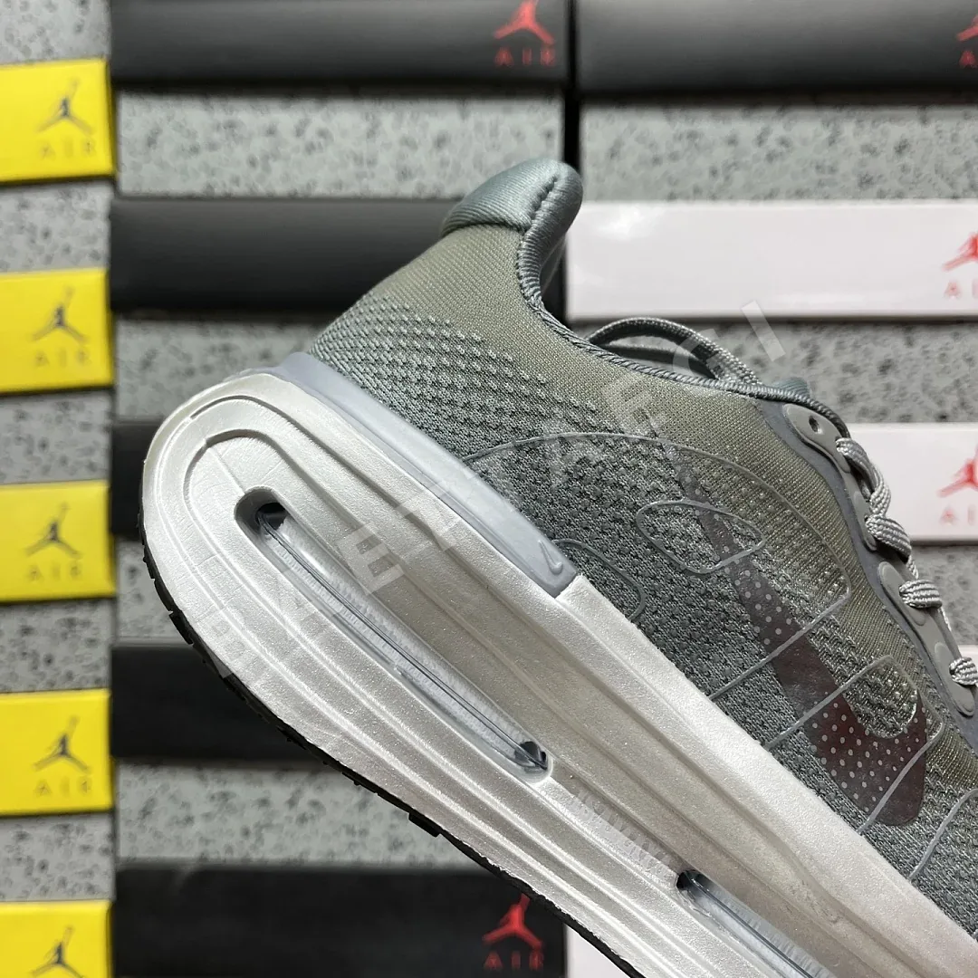 나이키 [CG] 보메로 프리미엄 IR1988-084 201988 Nike Vomero Premium Isamaya Run Forever 상세 이미지 2
