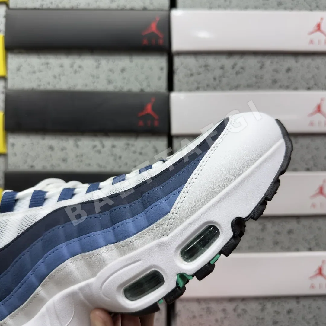 나이키 [KZ2.0] 에어 맥스 95 IH7855-100 201799 Nike Air Max 95 Big Bubble Slate 상세 이미지 2