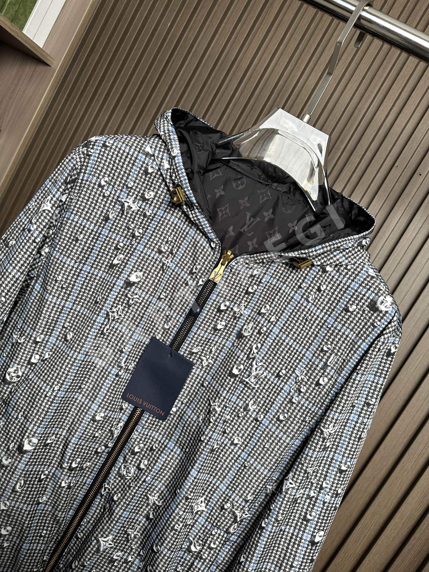 루이비통 컬렉션 후드 리버서블 재킷 19365 Louis Vuitton 상세 이미지 4