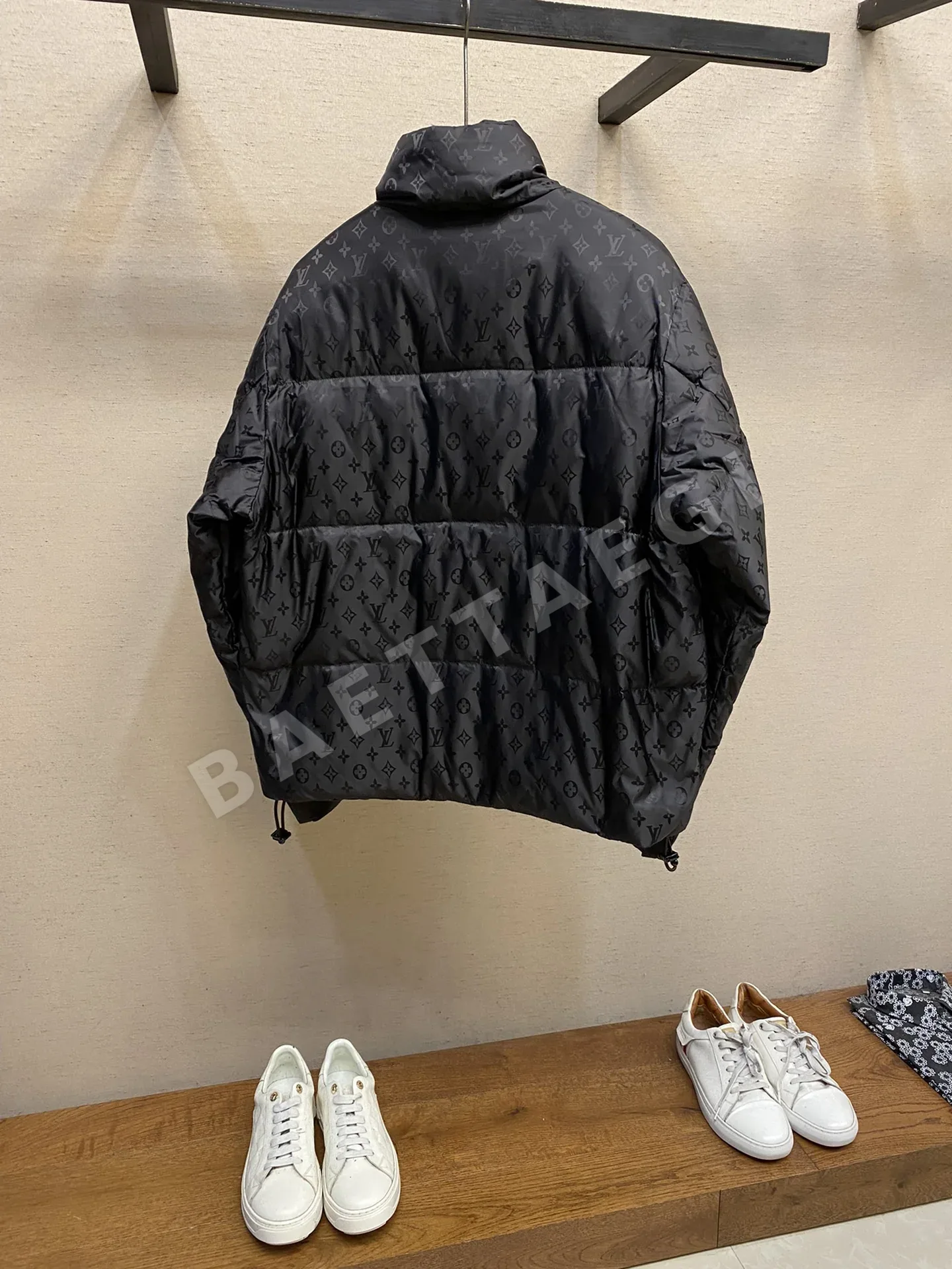 루이비통 모노그램 자카드 다운 남성 패딩 상세 이미지 2
