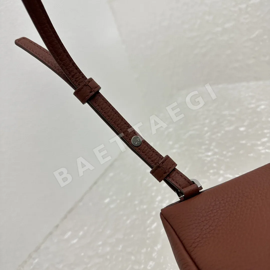 로로피아나 브릭 레드 소가죽 백팩 상세 이미지 7