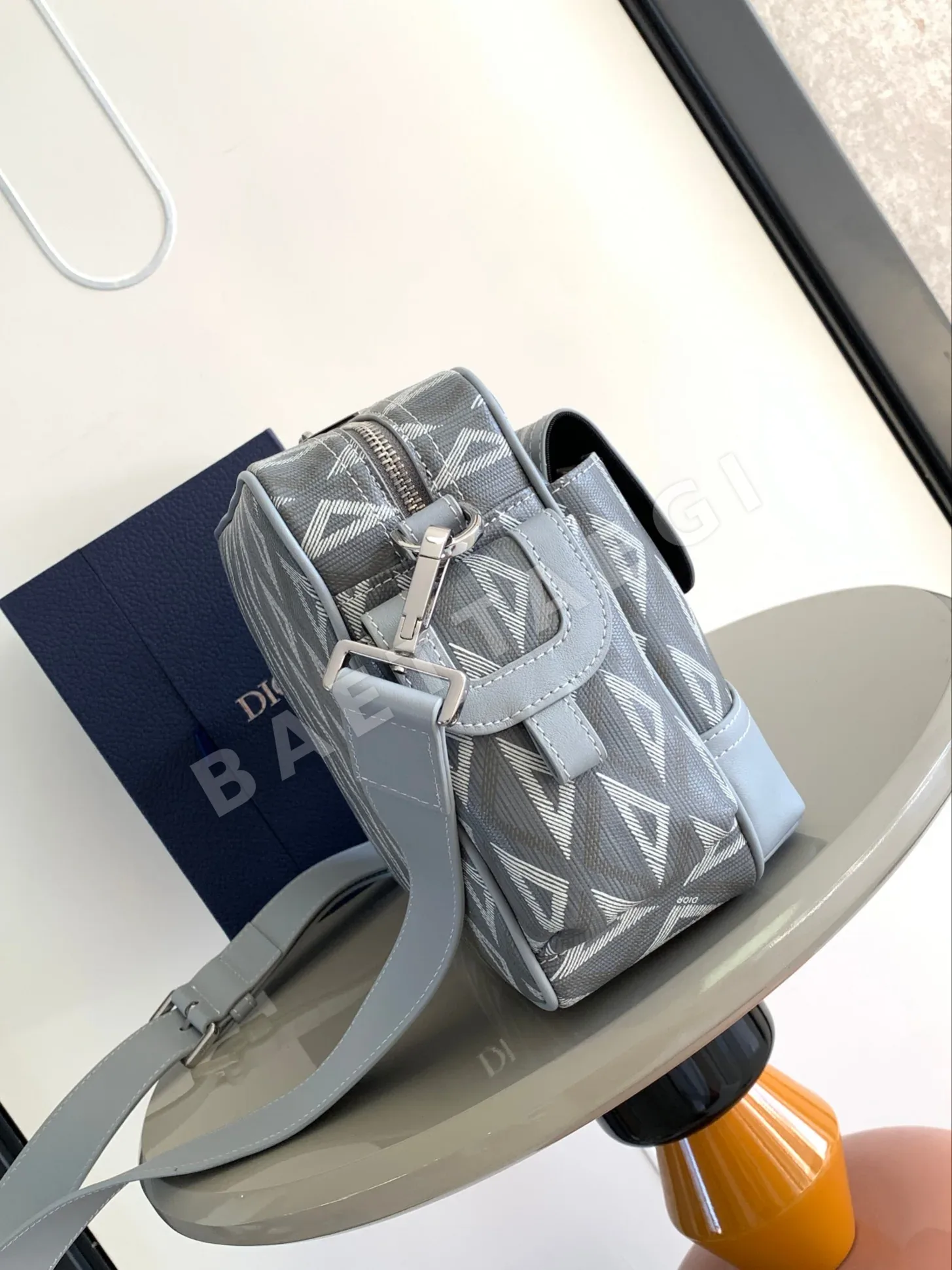 디올 CD 다이아몬드 패턴 메신저 가방 상세 이미지 2