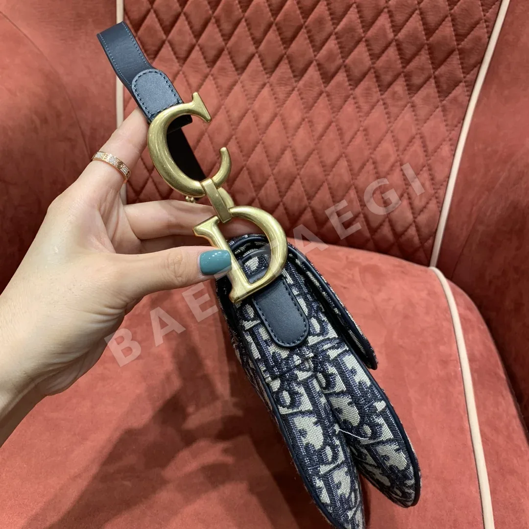 디올 새들백 클래식 모노그램 가방 상세 이미지 2