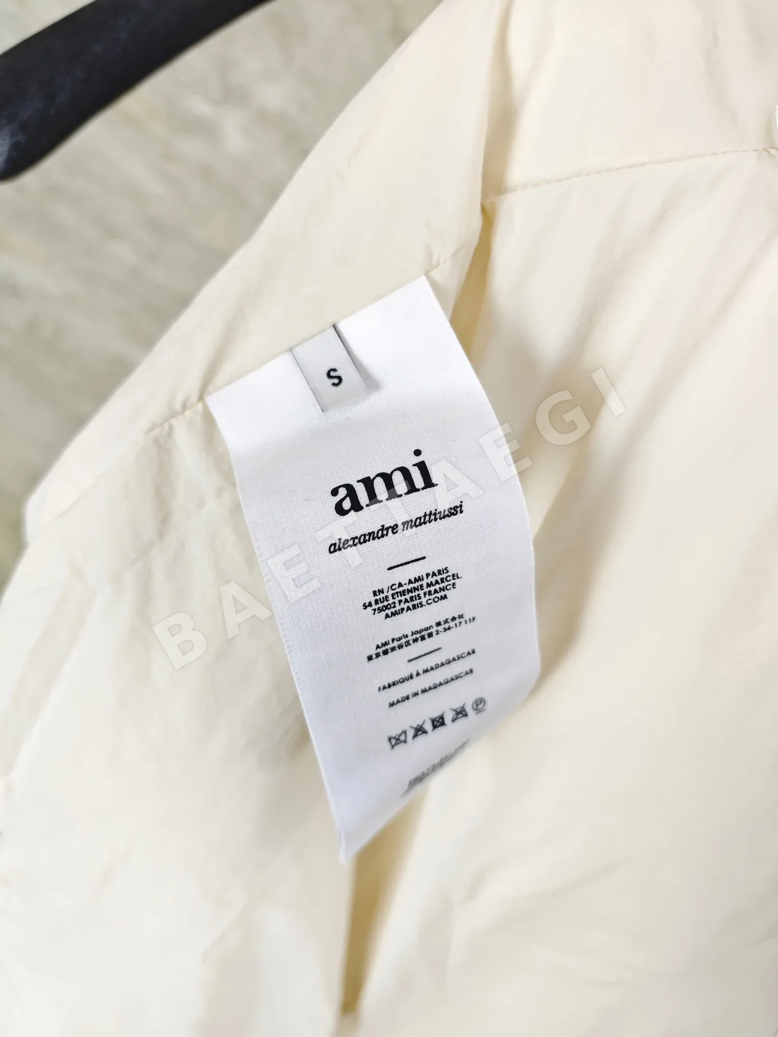 아미 하트 패널 자수 다운 조끼 상세 이미지 9