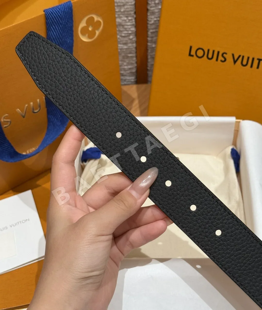 루이비통 핀 버클 35mm 양면 가죽 벨트 상세 이미지 8