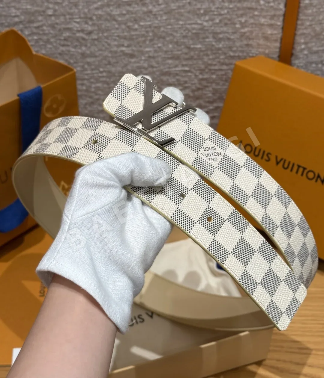 루이비통 LV 이니셜 40mm 다미에 아줄 리버시블 벨트 상세 이미지 9
