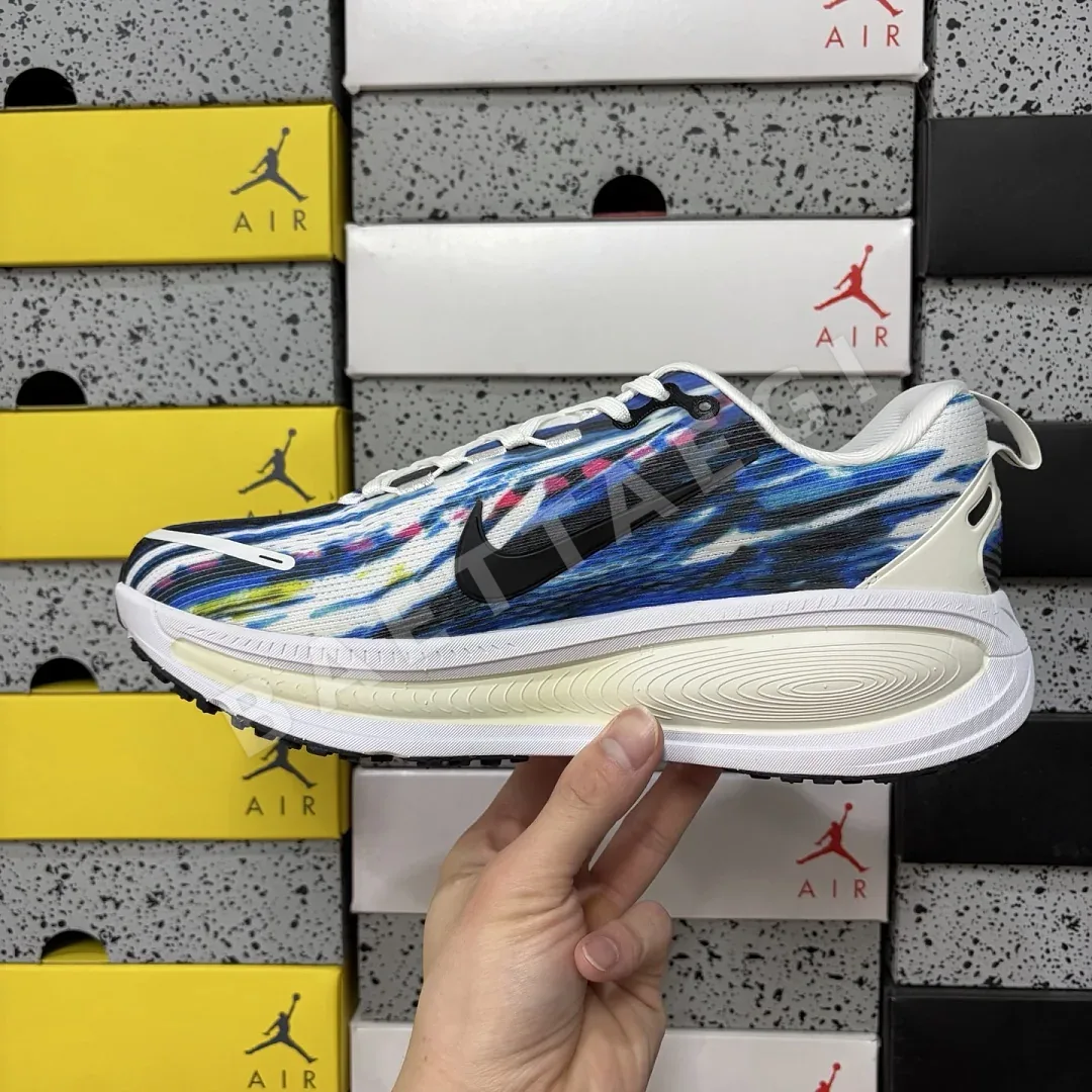 나이키 [GT] 보메로 18 SE IB8164-999 201792 Nike Vomero 18 SE Light Trails 상세 이미지 3