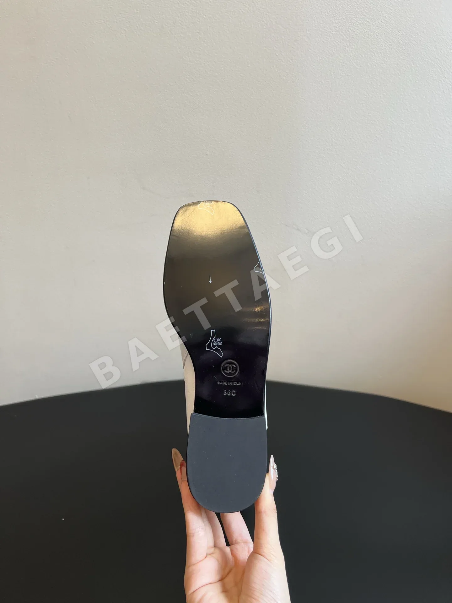 샤넬 부츠 여성 가죽 더블 C 버클 상세 이미지 5