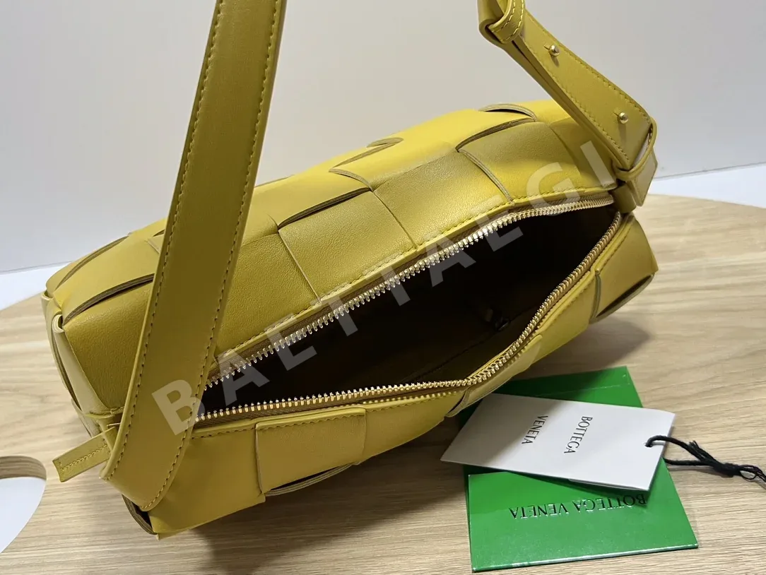 보테가베네타 브릭 램스킨 카세트 언더암 가방 상세 이미지 5