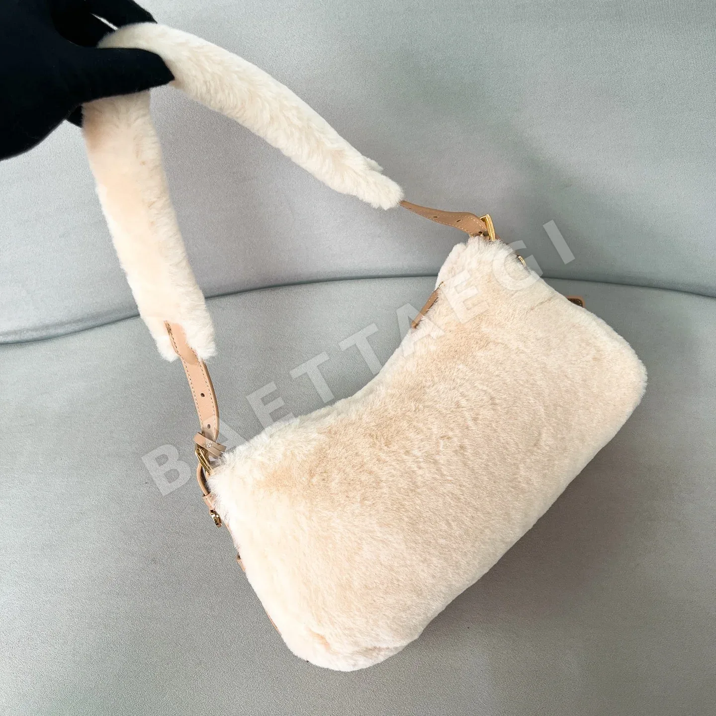 프라다 에이미 미디움 언더암 가방 1BC229 상세 이미지 4