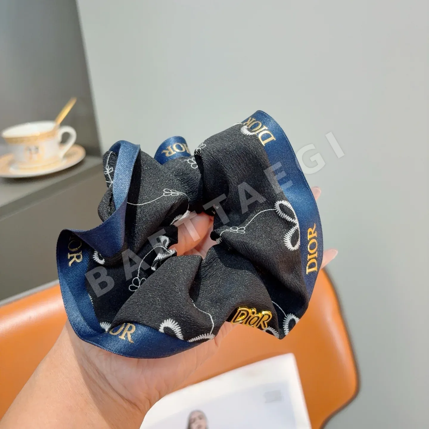 디올 꽃무늬 헤어 밴드 상세 이미지 4