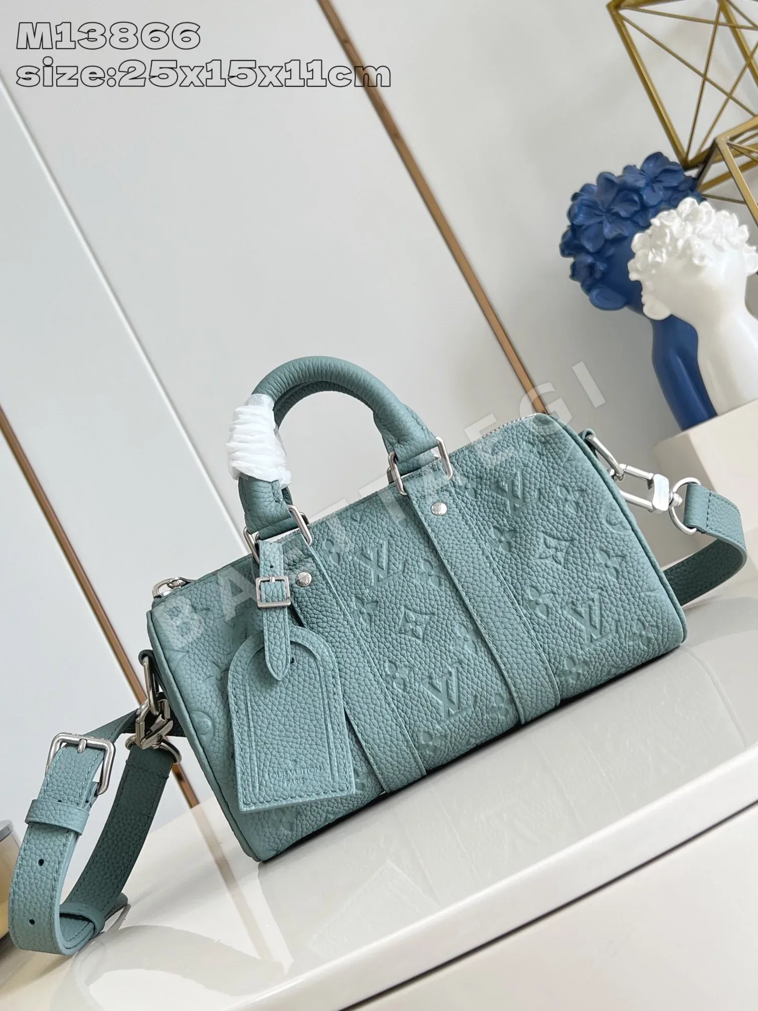 루이비통 Keepall Bandoulière 25 토뤼용 가죽 가방 M13866