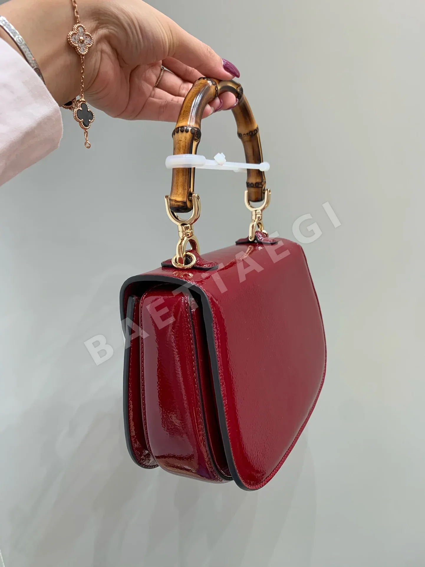 구찌 대나무 앙코라 레드 에나멜 가죽 가방 상세 이미지 4