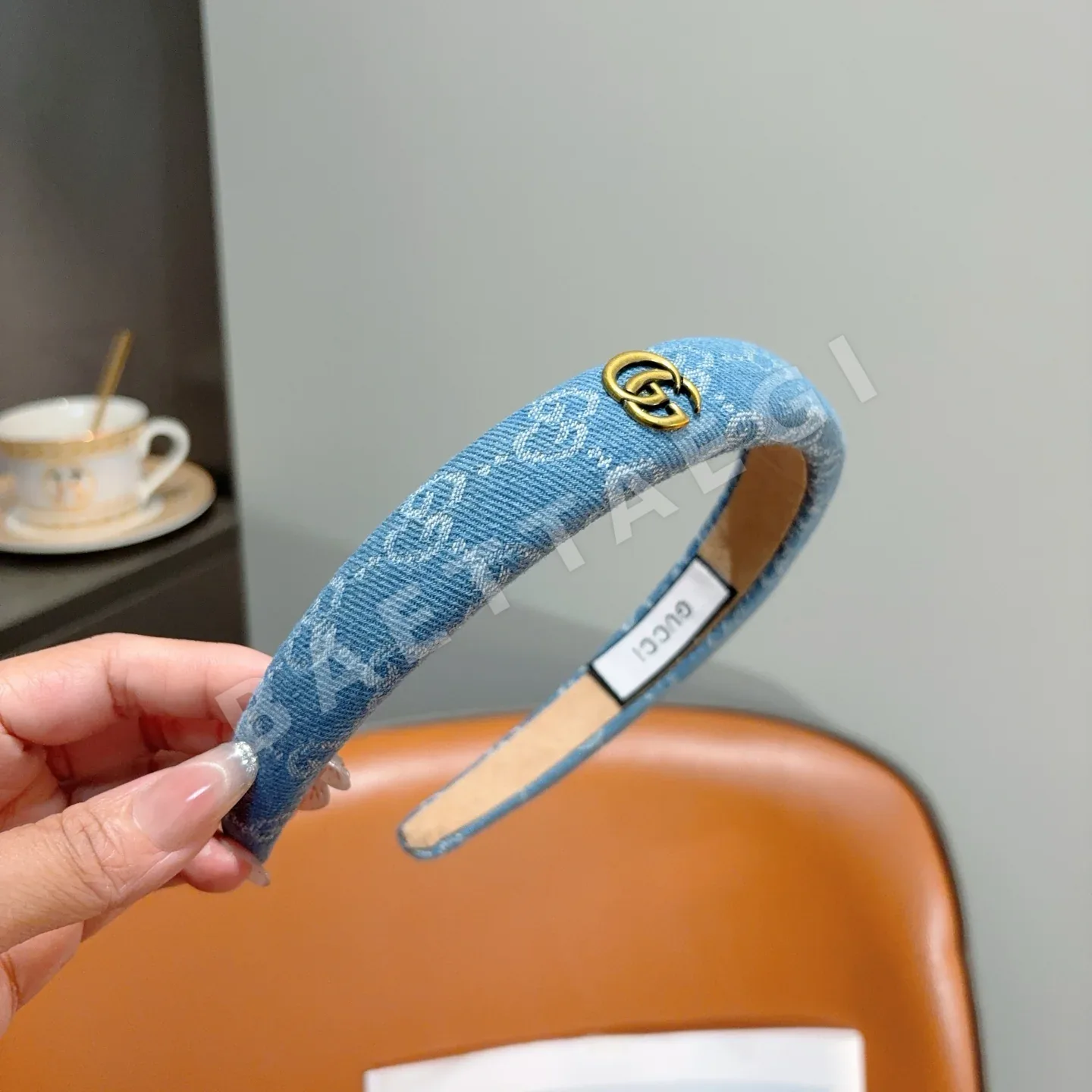 구찌 데님 모노그램 와이드 헤어밴드 상세 이미지 4