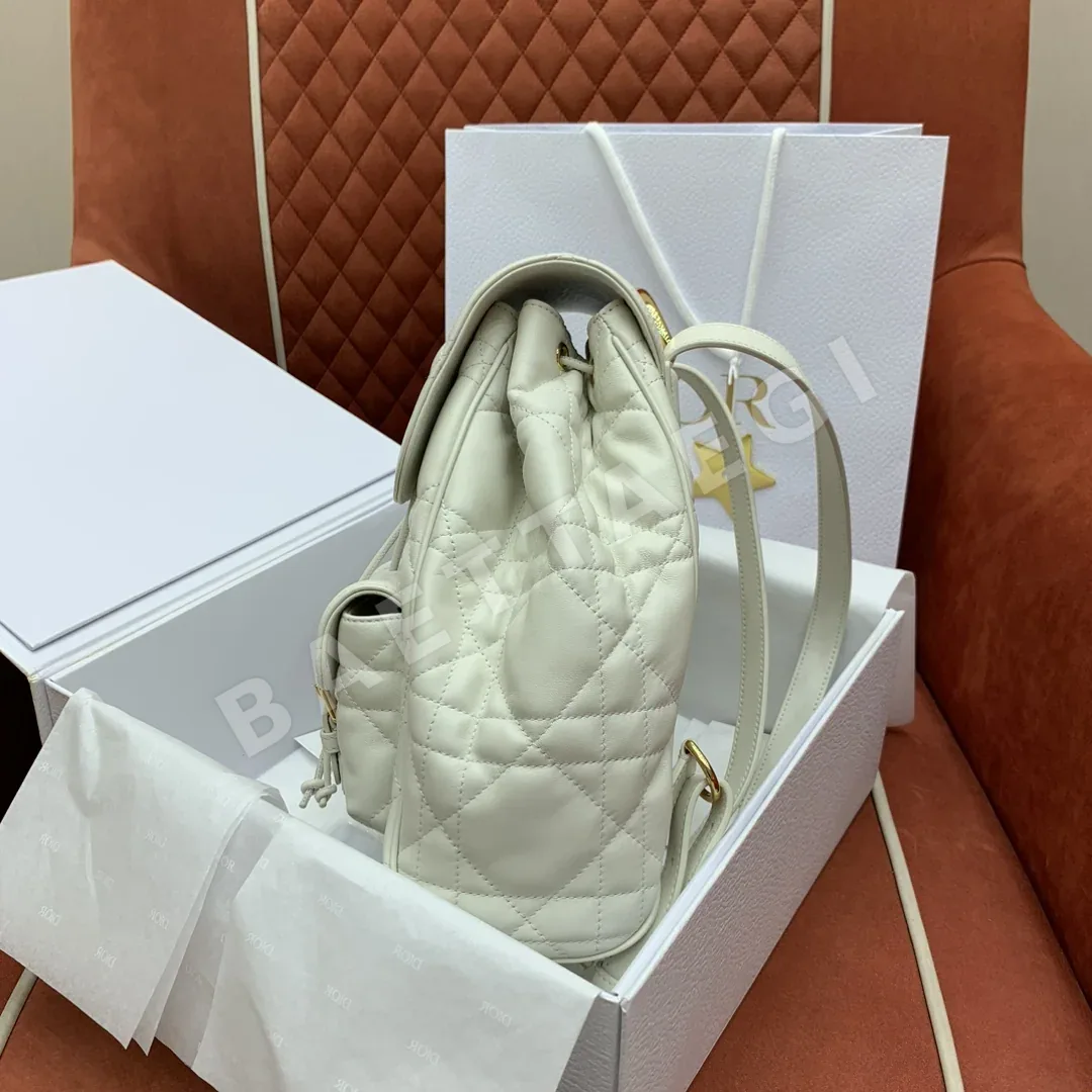 디올 화이트 램스킨 미디엄 백팩 상세 이미지 3