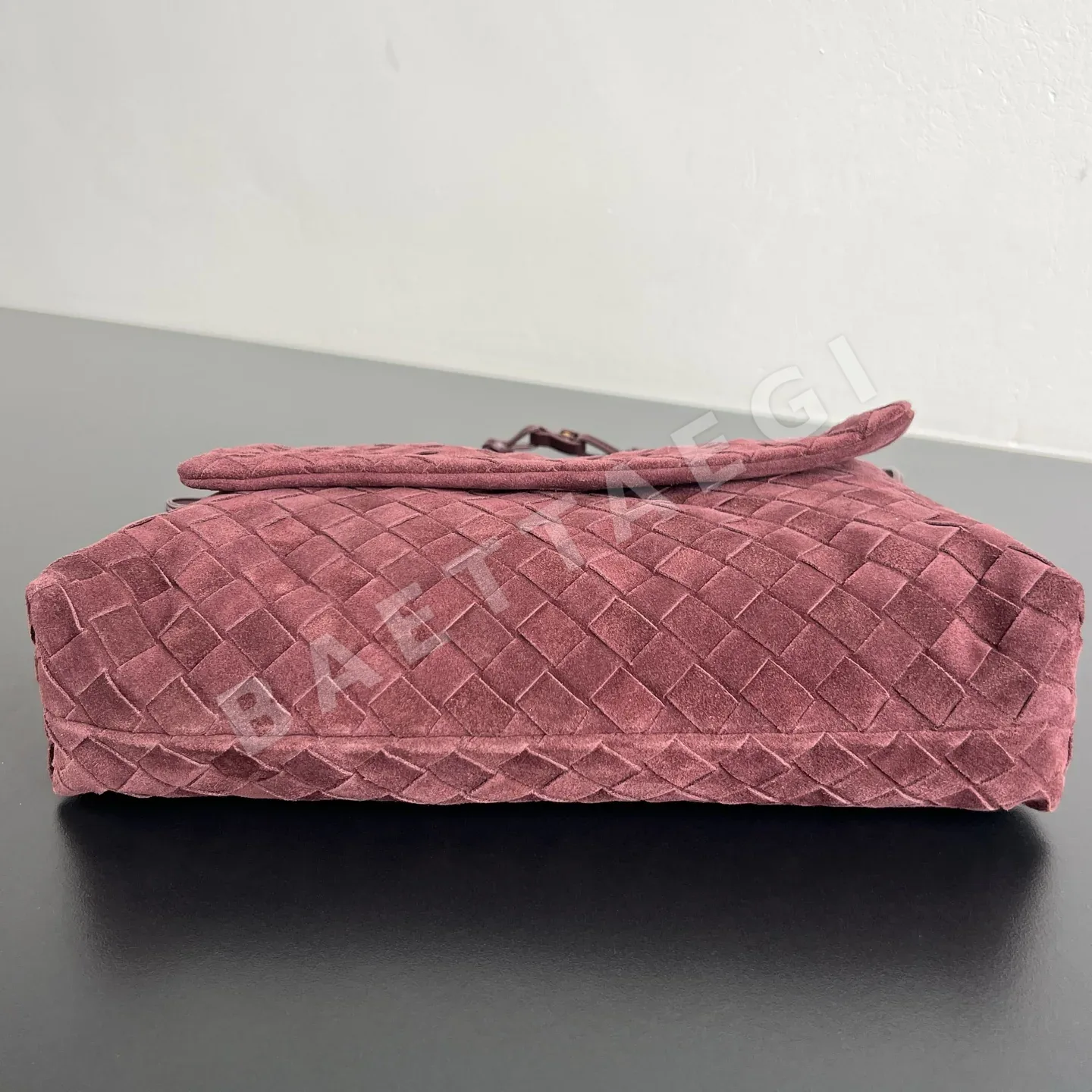 보테가베네타 스웨이드 플랩 숄더백 상세 이미지 4