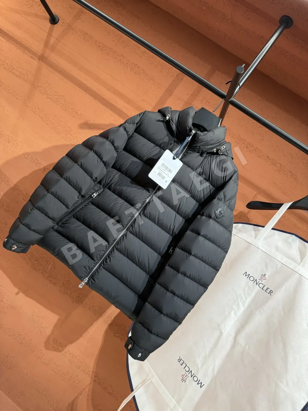 몽클레르 아르네브 후드 쇼트 다운 재킷 상세 이미지 2