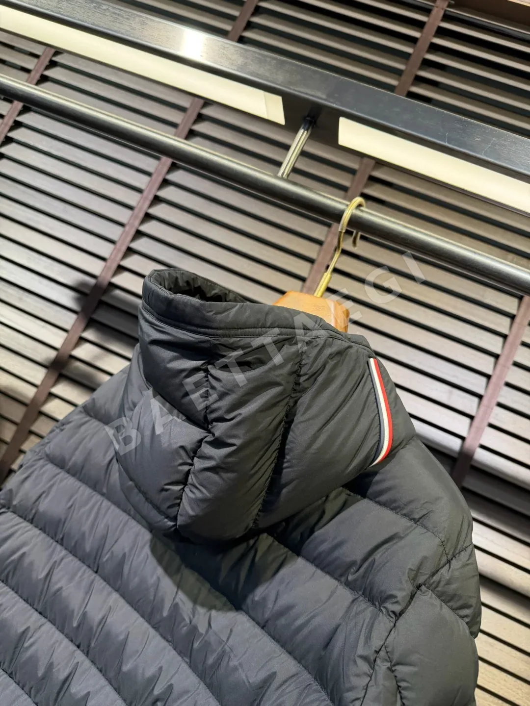 몽클레르 베르메일 후드 쇼트 다운 자켓 M3552 상세 이미지 9