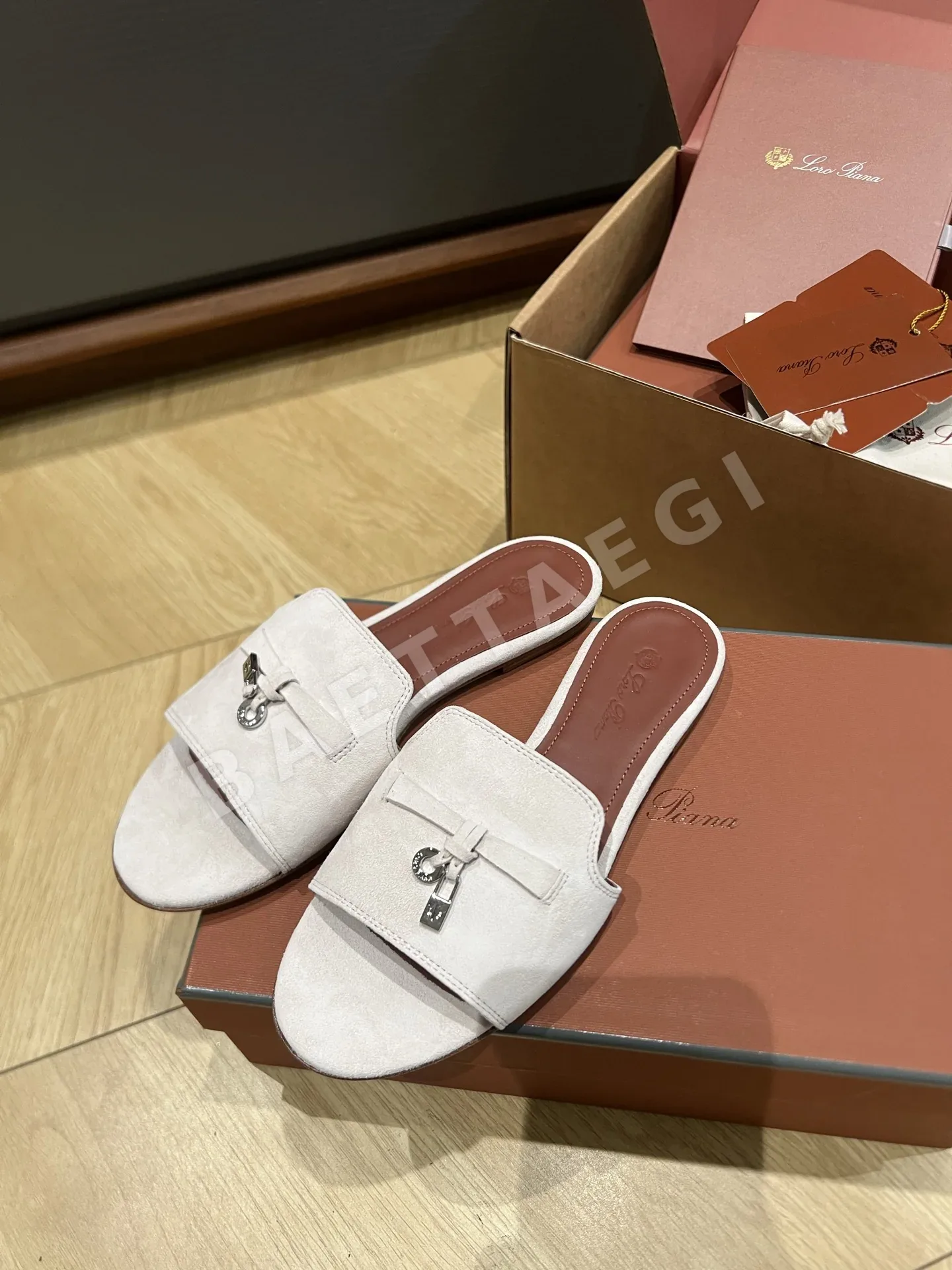 로로피아나 서머 참 샌들 95276