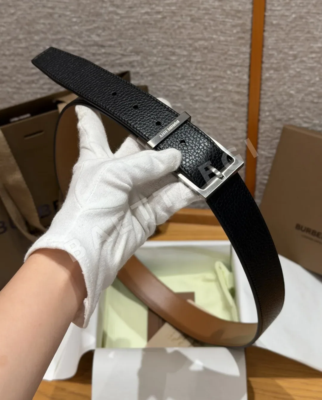 버버리 로고 각인 송아지가죽 벨트 35MM 상세 이미지 3