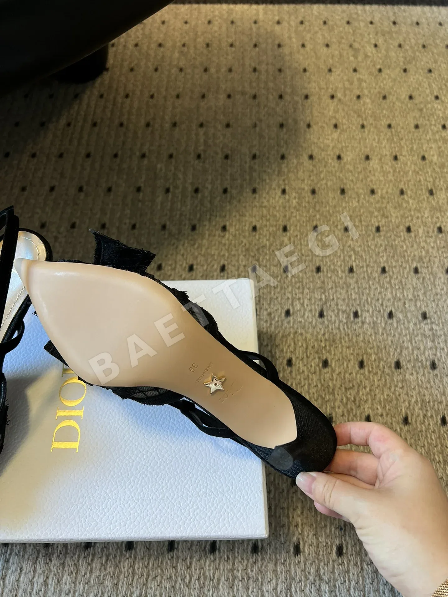 디올 뾰족코 에나멜 송아지가죽 하이힐 8631 상세 이미지 9
