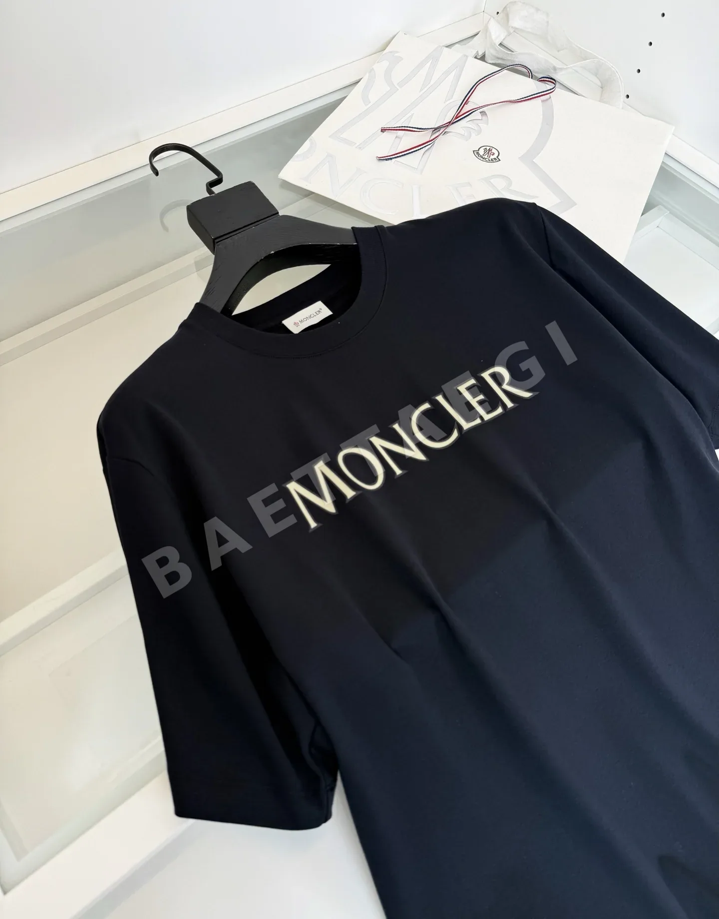 몽클레르 남성 로고 크루넥 반팔 티셔츠 상세 이미지 3