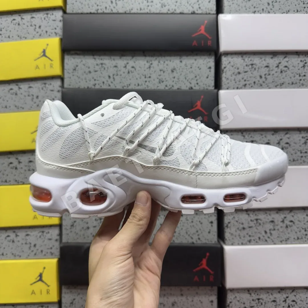 나이키 [BD] 에어 맥스 플러스 유틸리티 FJ4232-100 201900 Nike Air Max Plus Utility Safety 상세 이미지 3