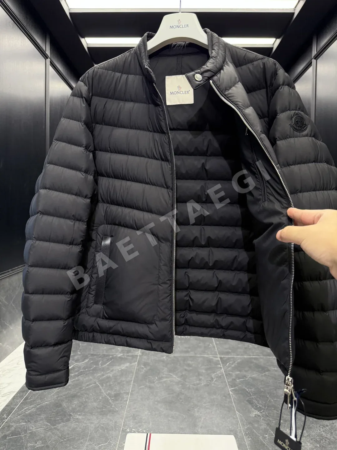 몽클레르 모리엔 남성 패딩 상세 이미지 8