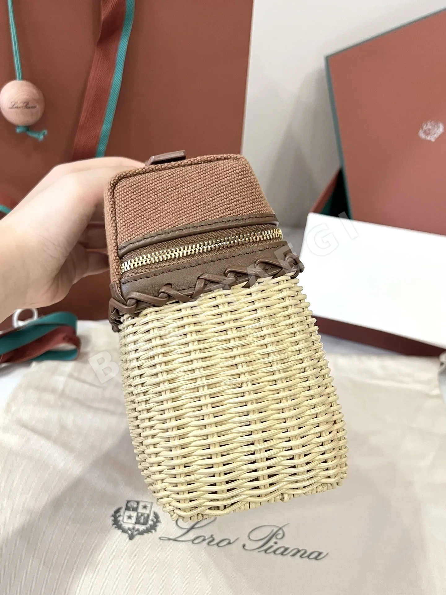 로로피아나 대나무 엮음 캔버스 토트백 상세 이미지 3