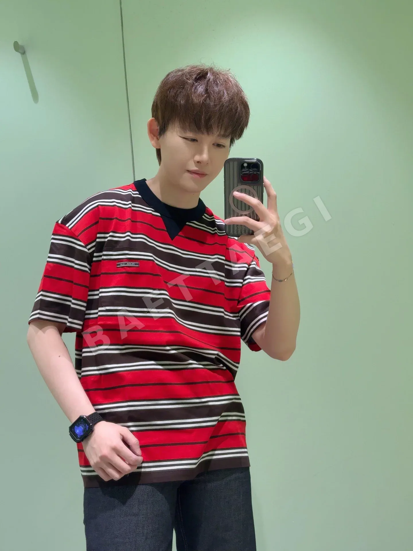 프라다 남여공용 반팔 상세 이미지 4