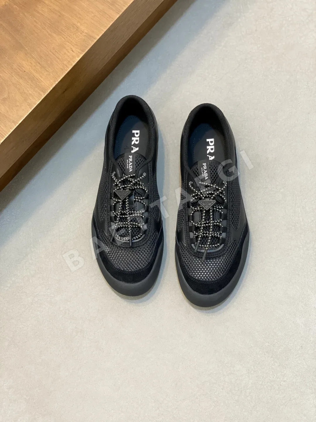 프라다 스피드락 남성 스니커즈 23598