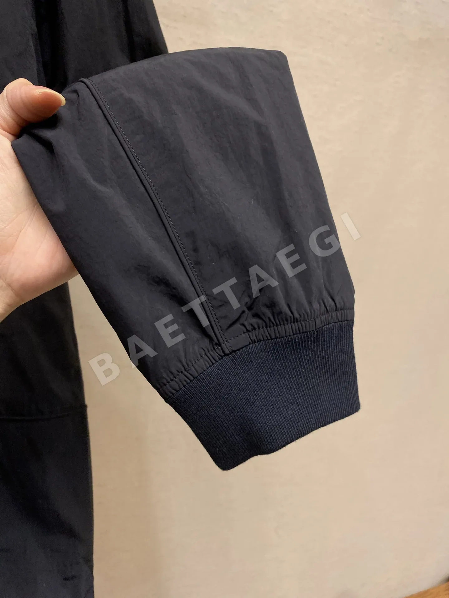 발렌시아가 남성 크루넥 나일론 긴팔 스웨트셔츠 상세 이미지 7