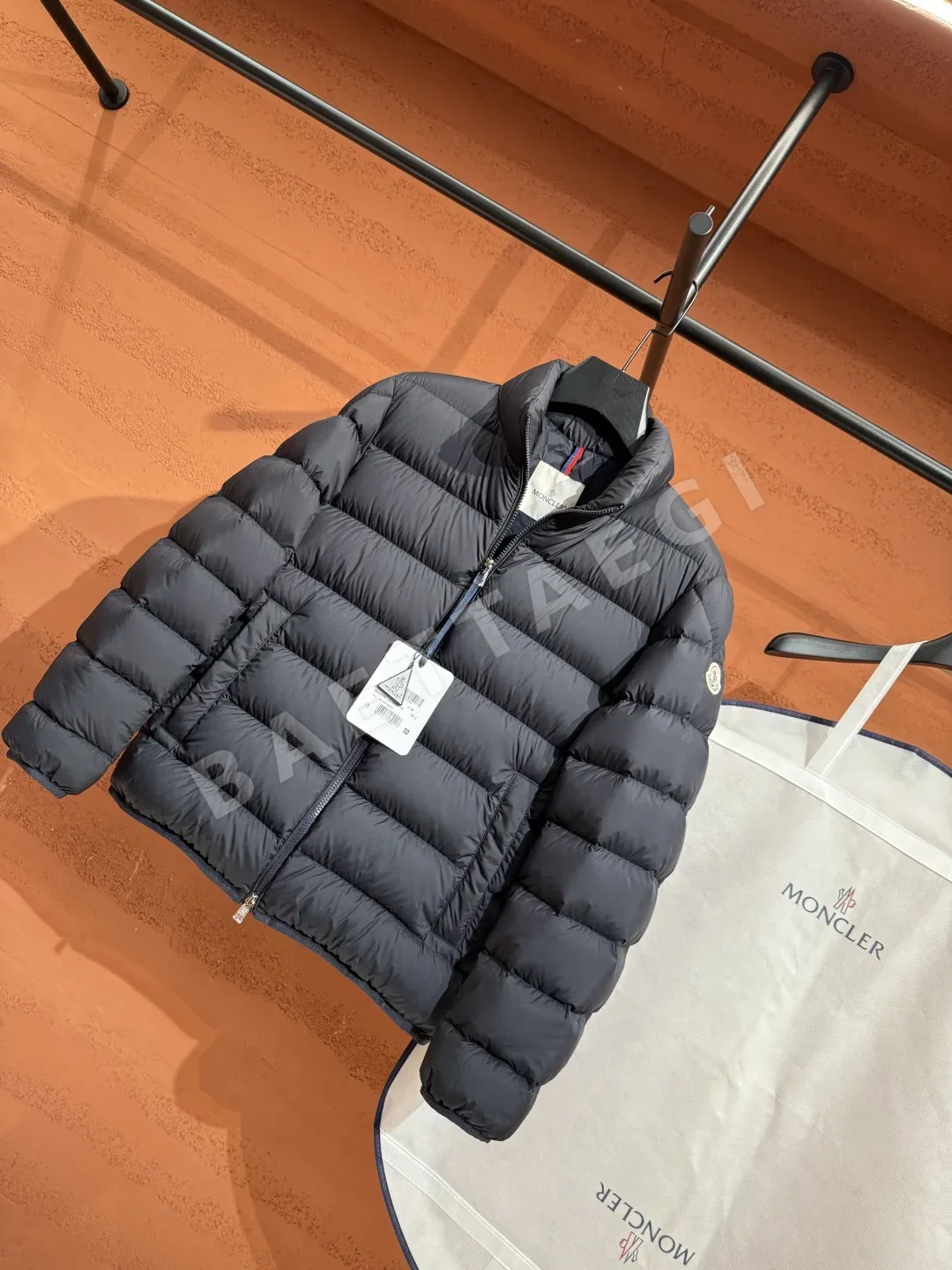 몽클레르 보디넷 쇼트 다운 자켓 상세 이미지 6